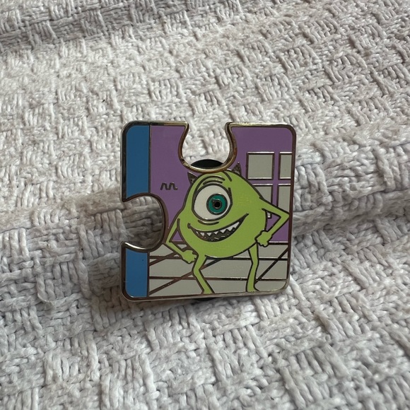 Disney Character Connection Mystery Puzzle Mike Wazowski Monster’s Inc. LE Pin - Picture 2 of 5